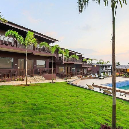 Capital O 18910 La Gracia Resort Morjim Exterior photo