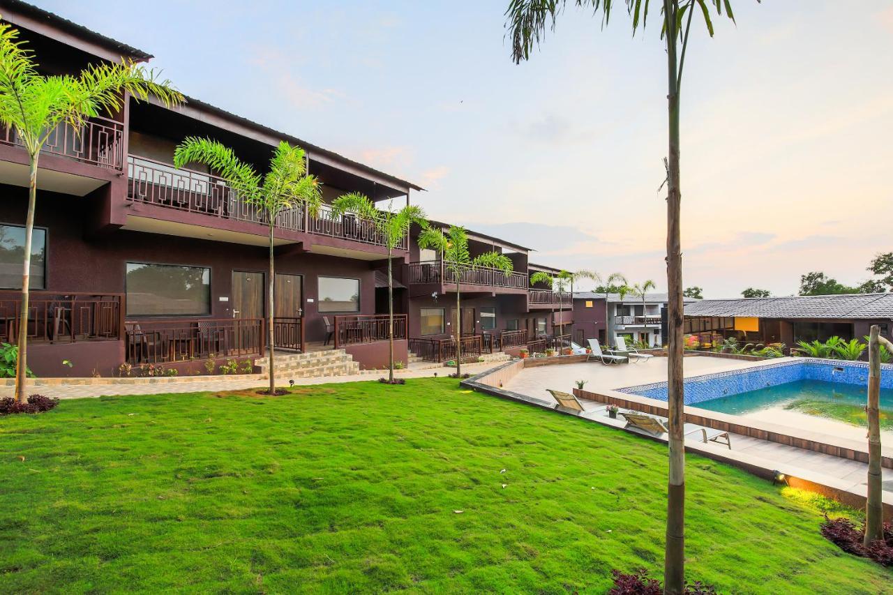 Capital O 18910 La Gracia Resort Morjim Exterior photo